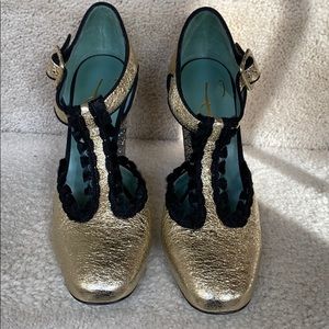 “NEW” Paola D'arcano Pelle Crack Gold Pump Size 40